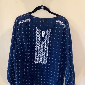 Lightweight women’s shirt